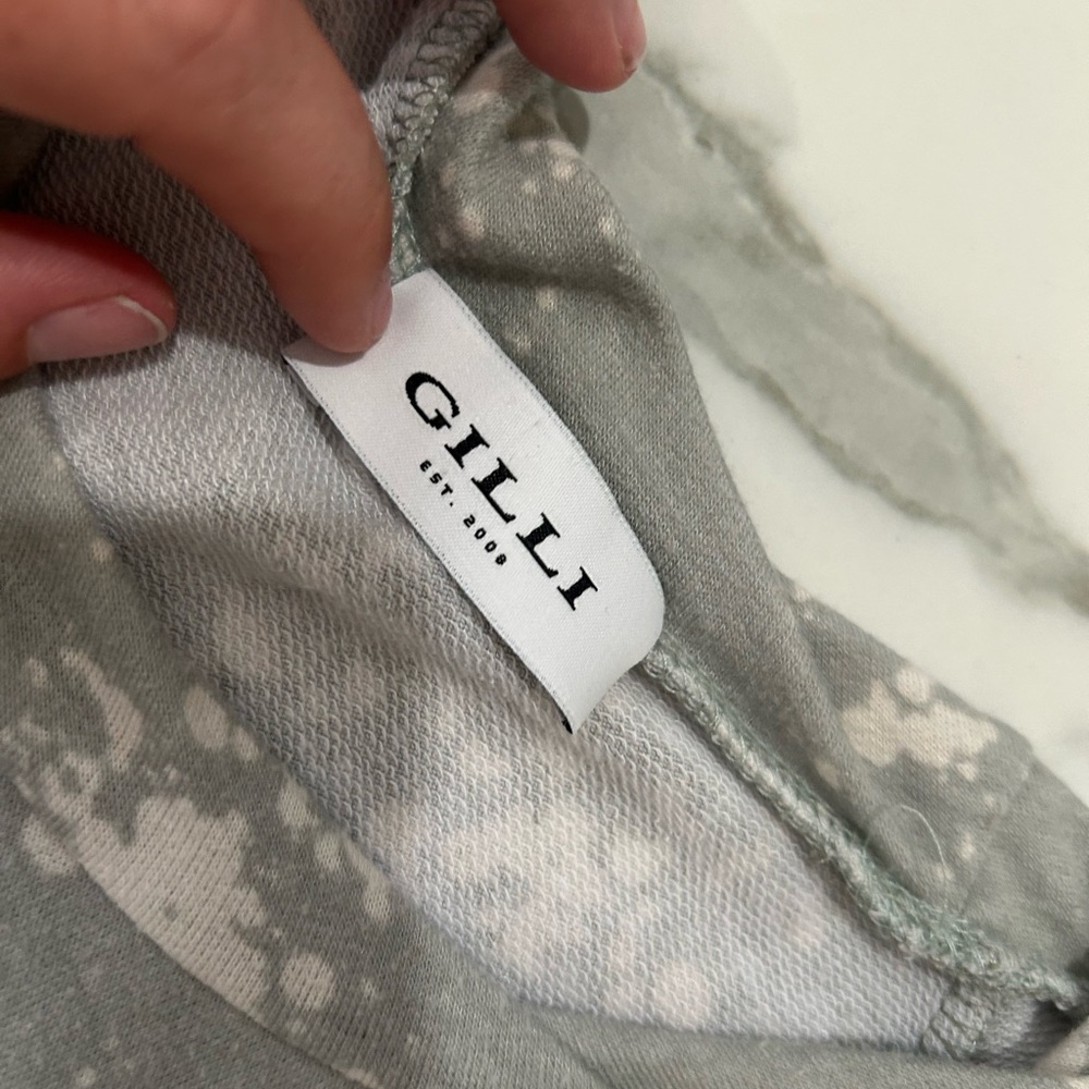 Gilli Gray And White Patterned Tee - image 3